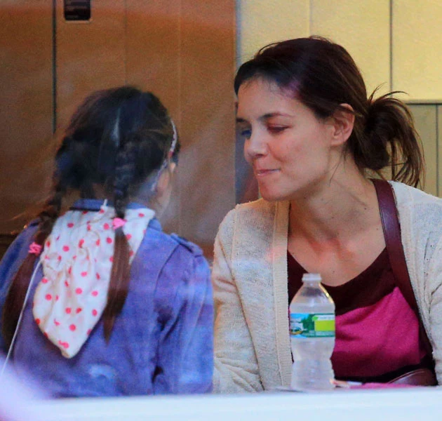 W Nowym Jorku Katie i Suri wydają się szczęśliwe... W Nowym Jorku Katie i Suri wydają się szczęśliwe...