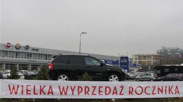 Wielu importerów próbuje bronić się przed spadkami za pomocą akcji promocyjnych.