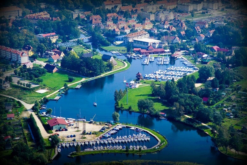 Węgorzewo malownicza kraina, gdzie  żeglarze rozpoczynają swoje rejsy szlakiem Wielkich Jezior