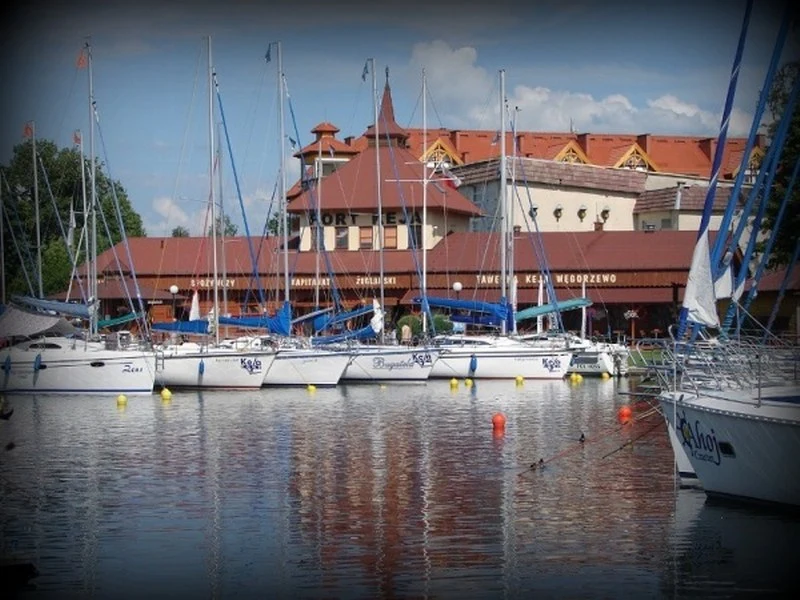 Węgorzewo położone nad Mamrami i rzeką Węgorapą nazywane jest „Bramą Mazur”