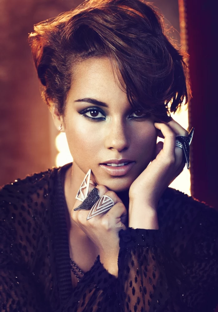 Płyta zatytułowana "Girl On Fire" to piąty studyjny album amerykańskiej wokalistki Alicii Keys Płyta zatytułowana "Girl On Fire" to piąty studyjny album amerykańskiej wokalistki Alicii Keys