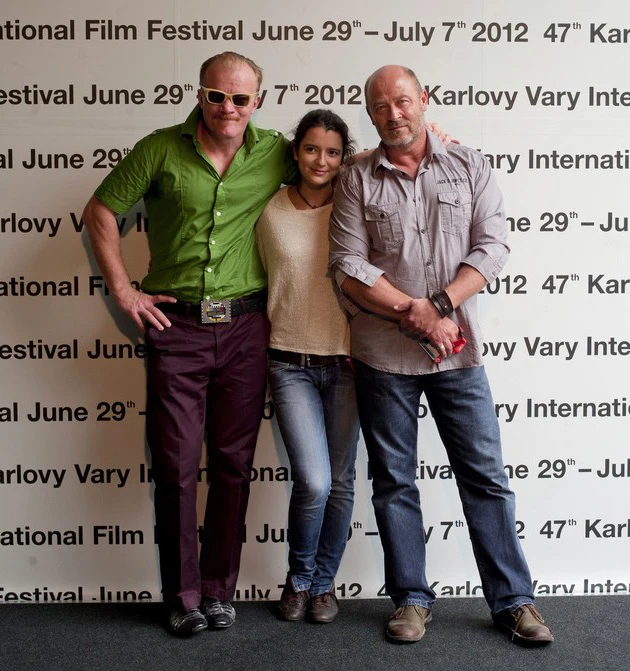 Jan Jakub Kolski (P) z Olą i Erykiem Lubosem na festiwalu w Karlovych Varach Jan Jakub Kolski (P) z Olą i Erykiem Lubosem na festiwalu w Karlovych Varach