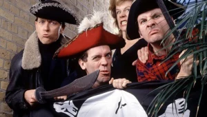 Hugh Laurie wcieli się w rolę pirata nie po raz pierwszy...