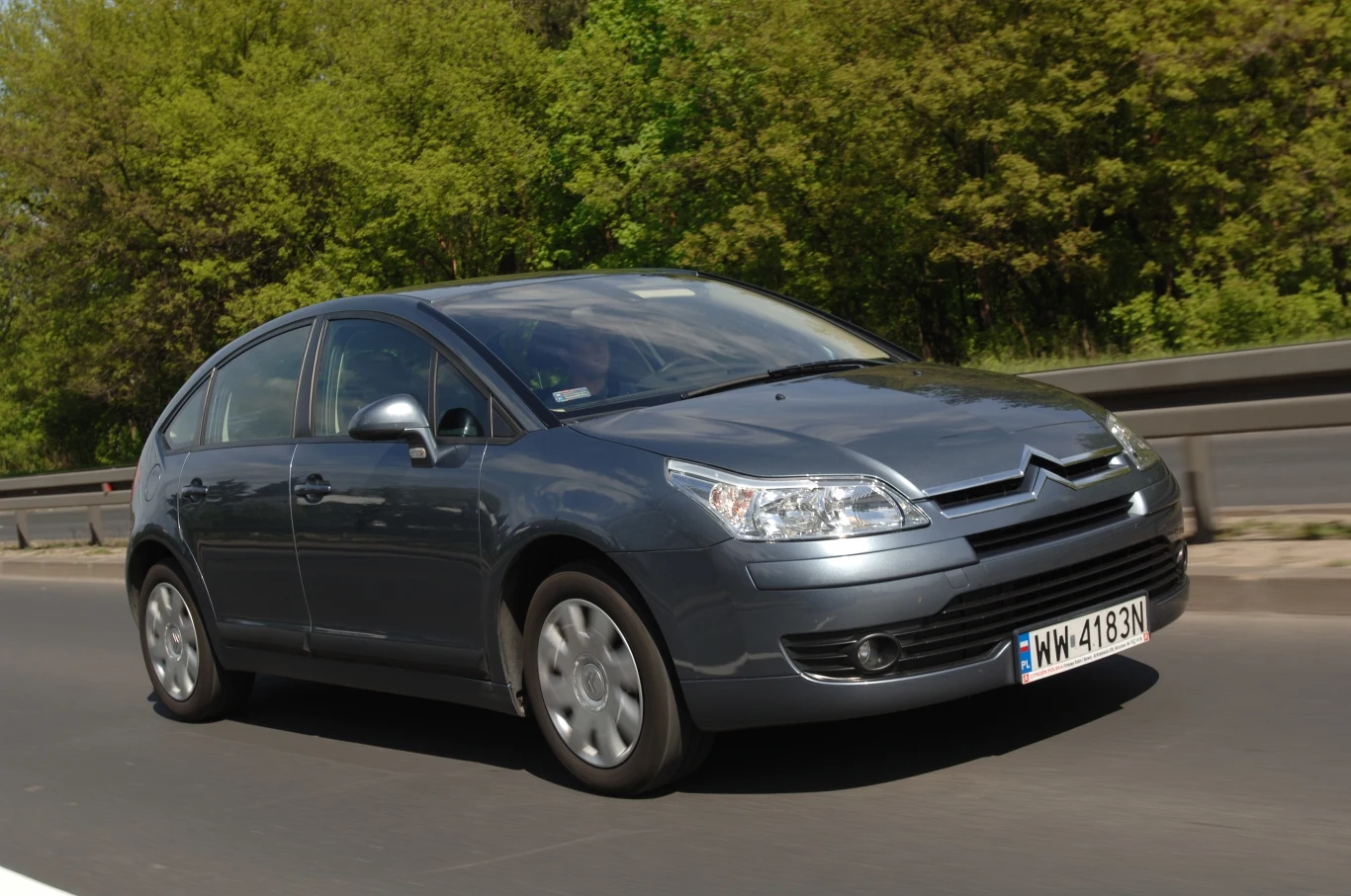 Potencjalni nabywcy C4 obawiają się nie tylko francuskiego pochodzenia, ale także niespodzianek konstrukcyjnych, jakie zazwyczaj pojawiają się w autach z podwójnym "szewronem" na masce.