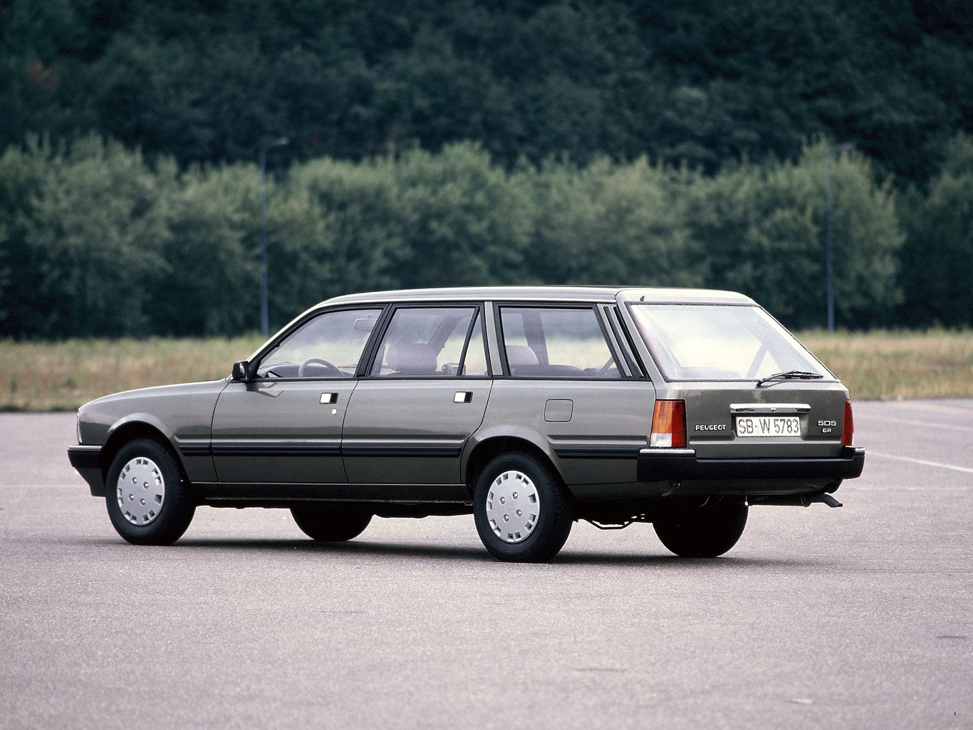 Peugeot 505 z dieslem Indenor 2.3 jest uwielbiany w Afryce.