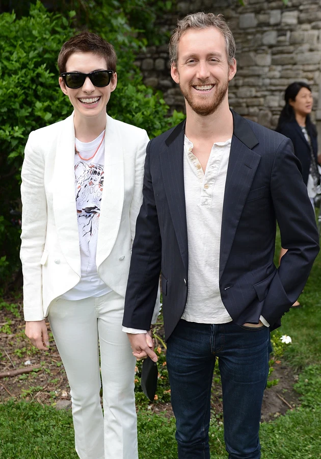 Anne Hathaway, Adam Shulman