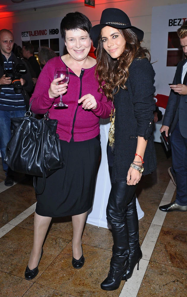 Ilona Łepkowska świetnie się czuje na salonach. Tu z Weroniką Rosati Ilona Łepkowska świetnie się czuje na salonach. Tu z Weroniką Rosati