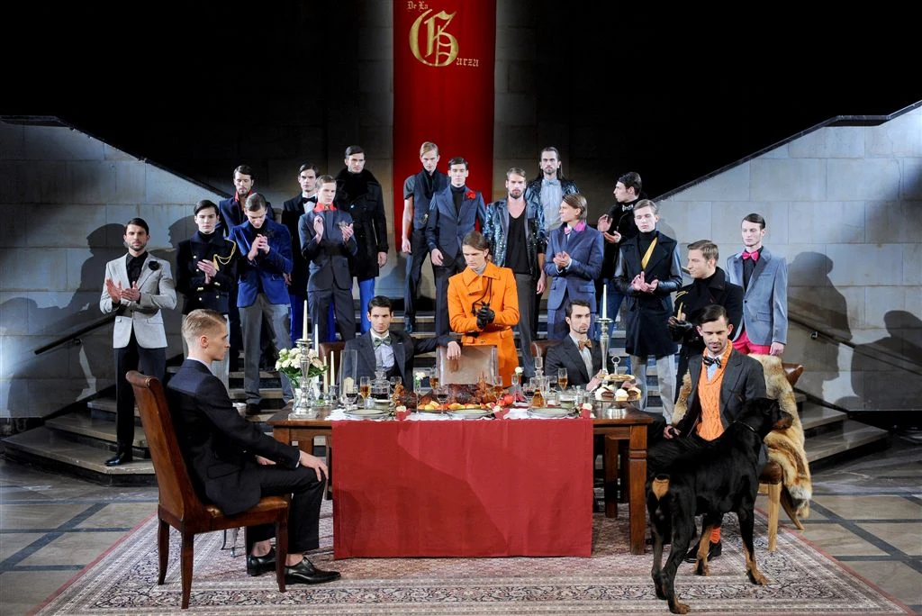 Zajrzyjcie do naszej galerii. Znajdziecie w niej fotorelację z prezentacji nowej kolekcji Rodrigo De La Garzy i zdjęcia gwiazd, które pojawiły się w Muzeum Narodowym, by obejrzeć ten niecodzienny pokaz mody.