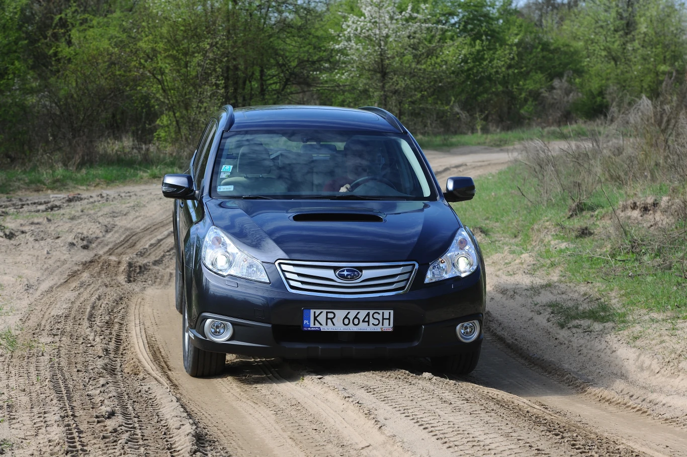 Subaru ma największy prześwit – całe 20 cm. Na wybojach trzeba jechać naprawdę szybko, by przytrzeć podwoziem o nawierzchnię. Subaru ma największy prześwit – całe 20 cm. Na wybojach trzeba jechać naprawdę szybko, by przytrzeć podwoziem o nawierzchnię.