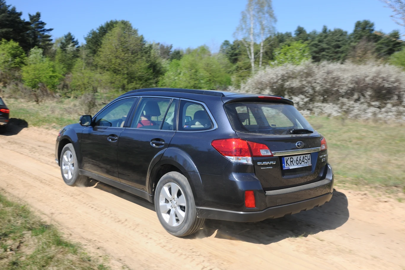 Poza Audi tylko subaru ma stały napęd 4x4, ale miękkie zawieszenie utrudnia jego wykorzystanie. Poza Audi tylko subaru ma stały napęd 4x4, ale miękkie zawieszenie utrudnia jego wykorzystanie.
