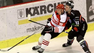 Patryk Noworyta (z lewej) i Dariusz Gruszka w ligowym meczu