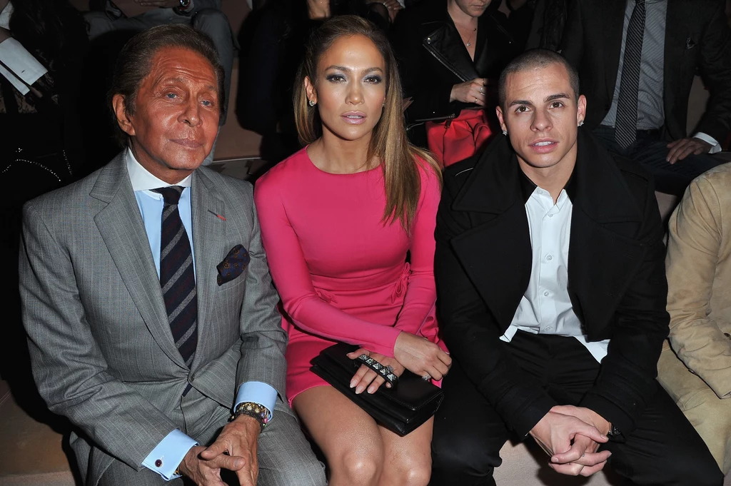 Valentino z Jennifer Lopez i jej chłopakiem - Casperem Smartem Valentino z Jennifer Lopez i jej chłopakiem - Casperem Smartem