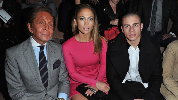 Valentino z Jennifer Lopez i jej chłopakiem - Casperem Smartem