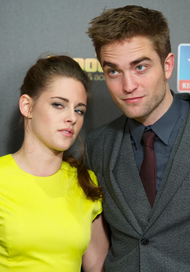 Kristen Stewart i Robert Pattinson - oto bohaterzy skandalu, który miał miejsce przed premierą sagi "Zmierzch: Przed Świtem 2". Stewart zdradziła Pattinsona z reżyserem Rupertem Sandersem... Kristen Stewart i Robert Pattinson - oto bohaterzy skandalu, który miał miejsce przed premierą sagi "Zmierzch: Przed Świtem 2". Stewart zdradziła Pattinsona z reżyserem Rupertem Sandersem...