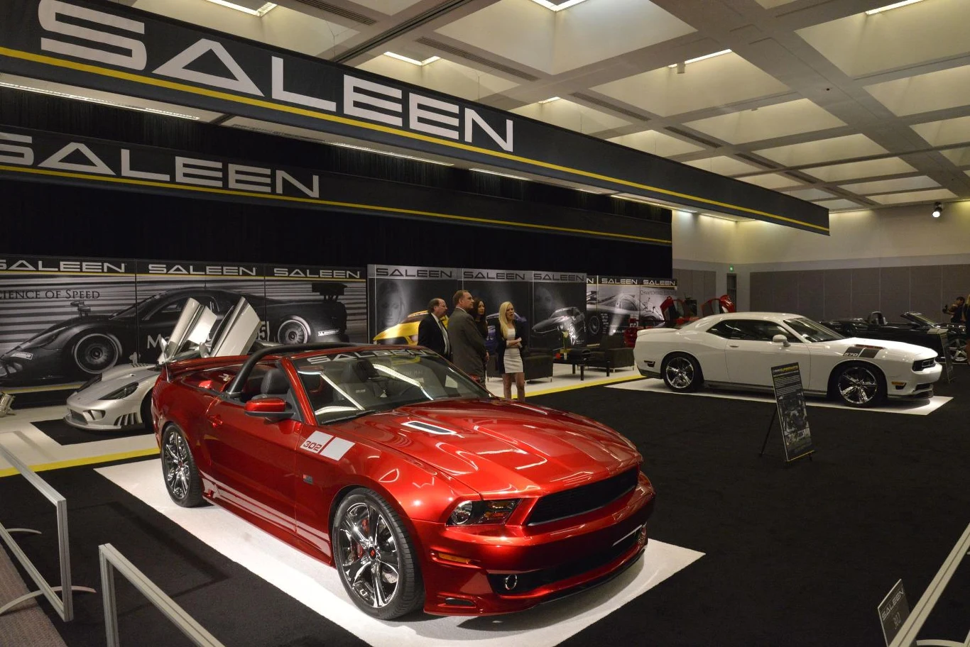 Stoisko firmy tuningowej Saleen