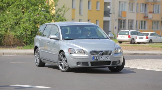 Główne zalety V50 to bardzo szeroka paleta silników i bogate wyposażenie.