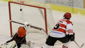 Damian Słaboń strzela gola dla Cracovii.