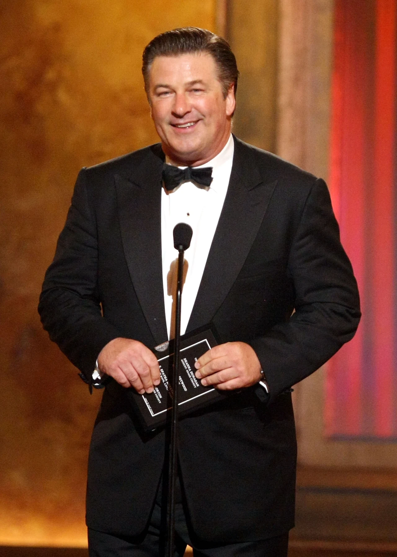 Choć Alec Baldwin nigdy nie należał do kruszynek, nie sprawiał też wrażenia faceta, który źle się czuje w swoim ciele. A jednak kilka miesięcy temu nagle zaczął nieco bardziej dbać o sylwetkę.