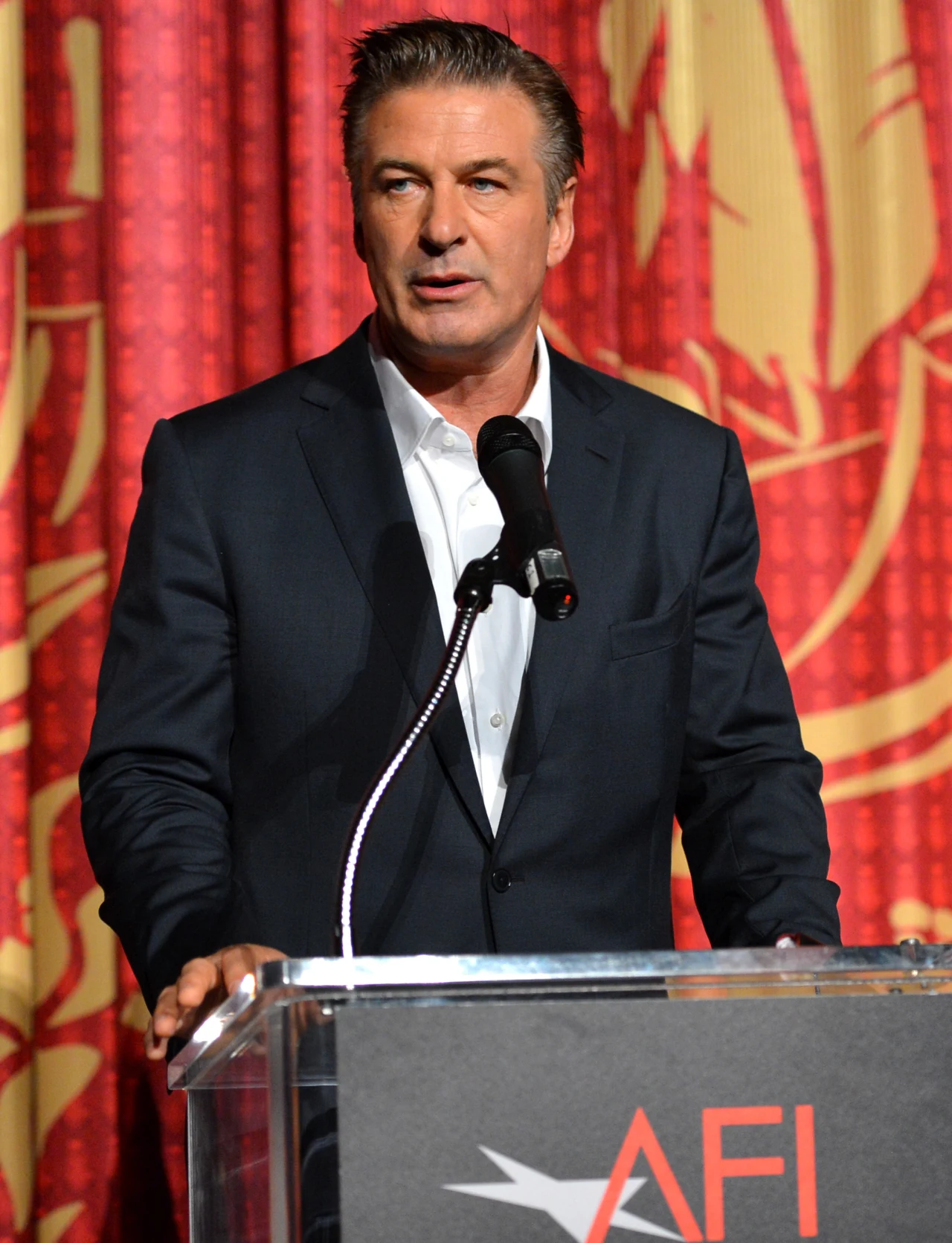 „W zeszłym roku okazało się, że grozi mi cukrzyca i muszę schudnąć, aby choroba się nie rozwinęła” –  wyjaśniał Baldwin, skąd ta nagła utrata wagi.