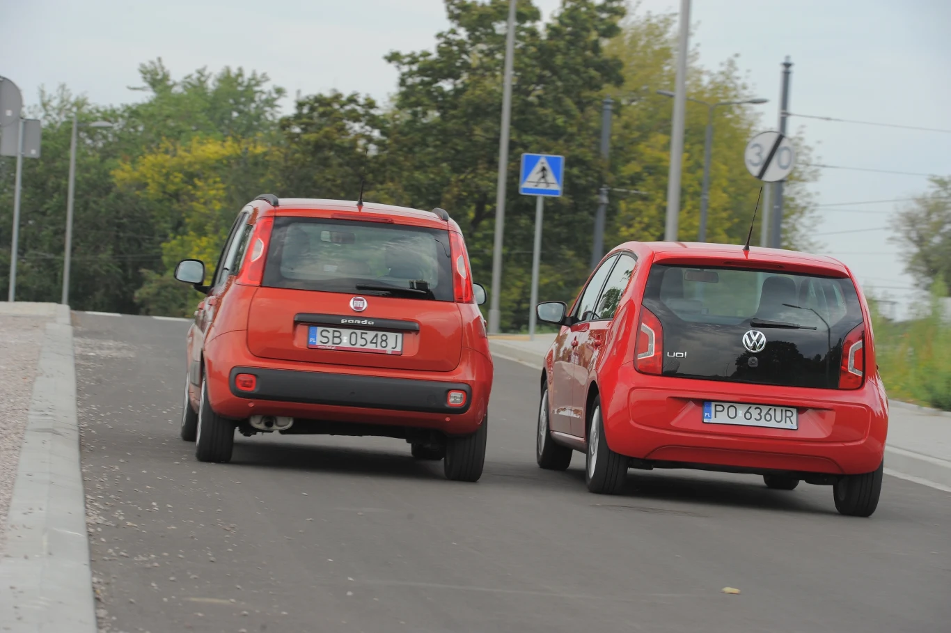 Ten po prawej jest bardziej dynamiczny, a po lewej – wygodniejszy. Ten po prawej jest bardziej dynamiczny, a po lewej – wygodniejszy.