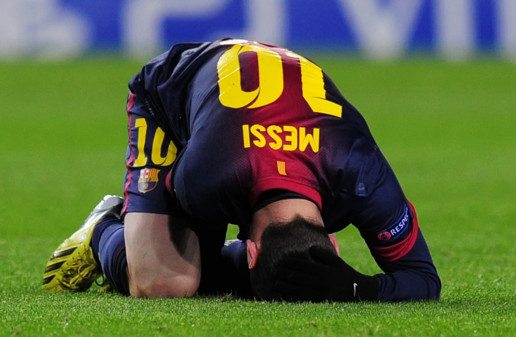 Kibice Barcelony zamarli, kiedy Lionel Messi doznał kontuzji w meczu z Benfiką