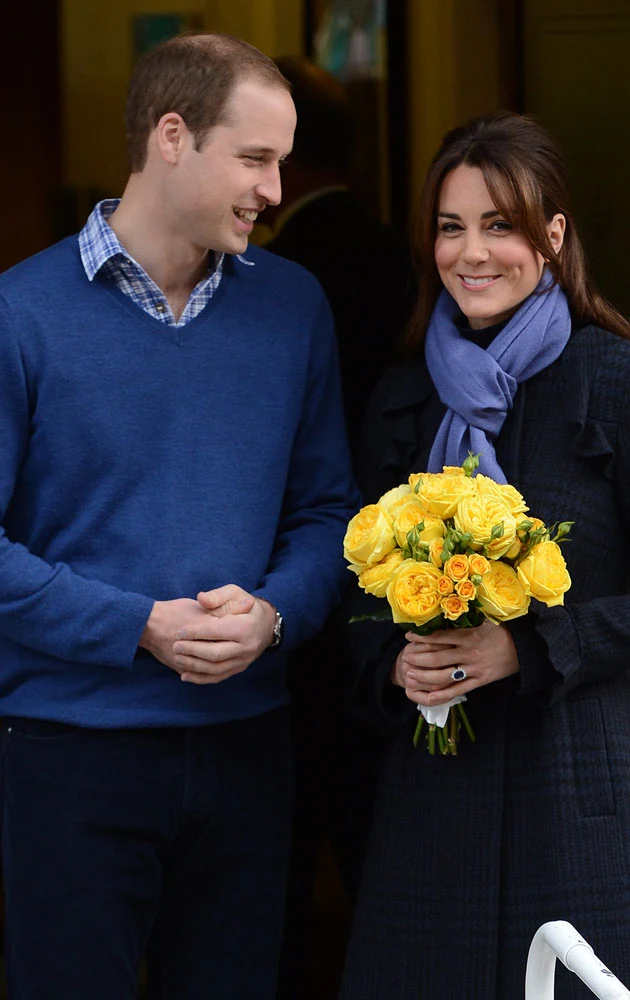 Kate z bukiecikiem kwiatów, jaki dostała od szczęśliwego męża Kate z bukiecikiem kwiatów, jaki dostała od szczęśliwego męża