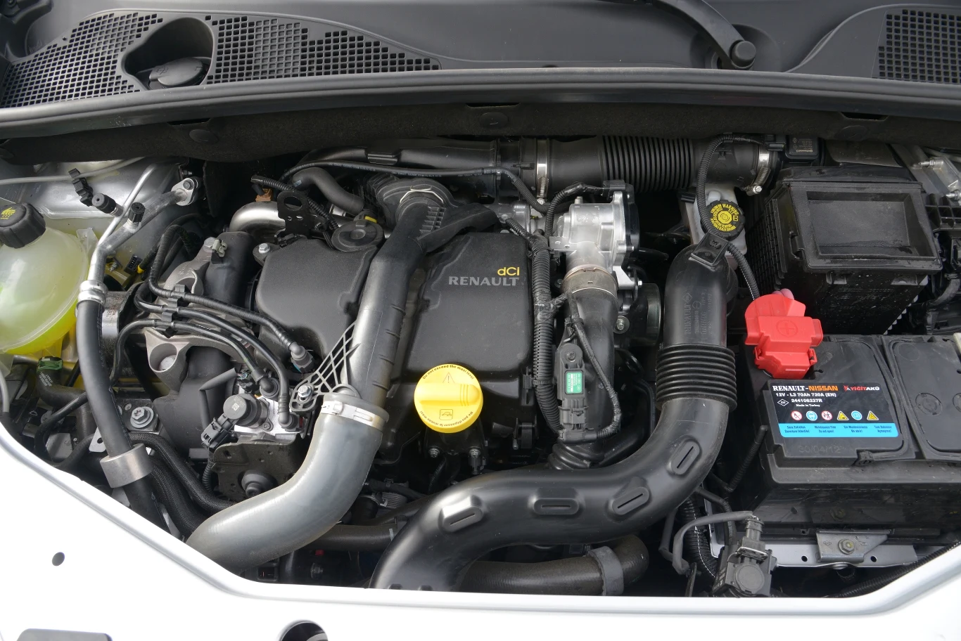 Silnik 1.5 dCi świetnie reaguje na gaz. Zużywa średnio od 5,5 do 6,0 l/100 km. Silnik 1.5 dCi świetnie reaguje na gaz. Zużywa średnio od 5,5 do 6,0 l/100 km.