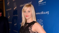 Reese Witherspoon w czarnej sukience projektu Elie Saaba