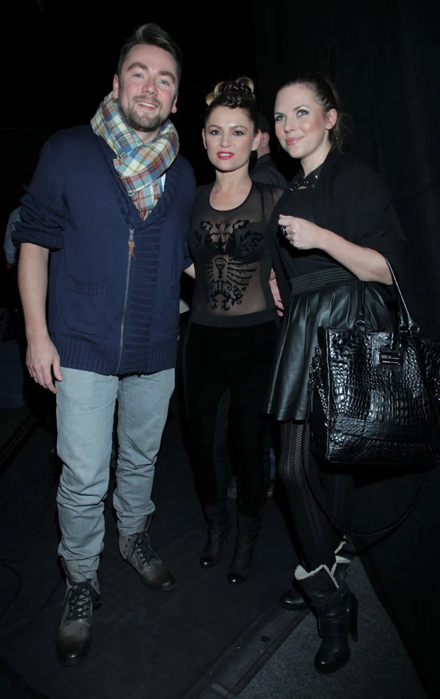 Pierwsza oficjalna impreza po ślubie. Ola i Kuba pozują z Anią Szarmach Pierwsza oficjalna impreza po ślubie. Ola i Kuba pozują z Anią Szarmach