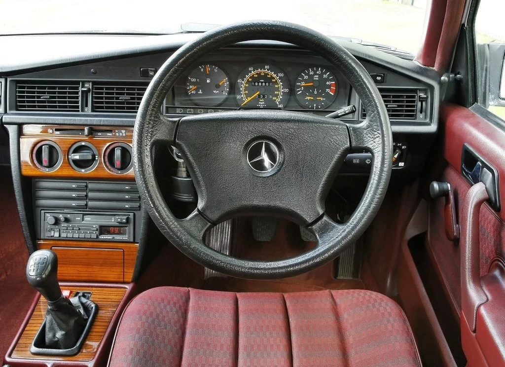 Mercedes 190 (W201) Mercedes 190 (W201)
