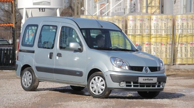 Bezwypadkowe Kangoo z ośmiozaworowym silnikiem benzynowym to auto nie do zdarcia.