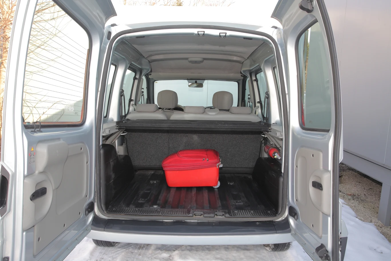 5 miejsc + bagaż: pojemność bagażnika mierzona do poziomu okien to imponujące 600 litrów. Jeśli ma to być auto wakacyjne – sprawdzi się idealnie.