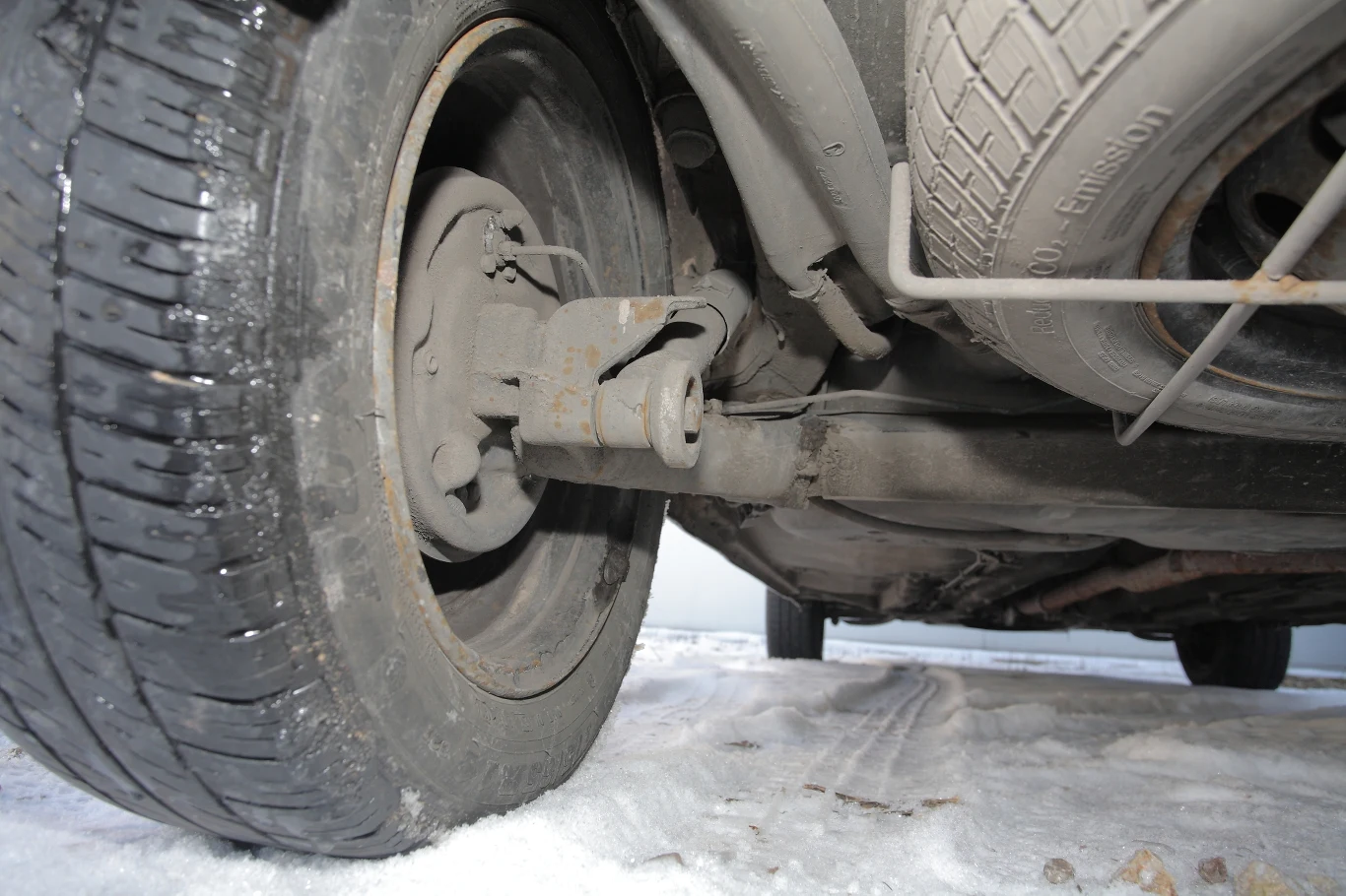 Zużycie tylnego zawieszenia: tylna belka zespolona z drążkami skrętnymi po ok. 10 latach nadaje się zwykle do regeneracji.