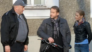 Ojciec Mateusz nie przeoczy tego, jaki wpływ na jego znajomego aspiranta ma nowa koleżanka. 