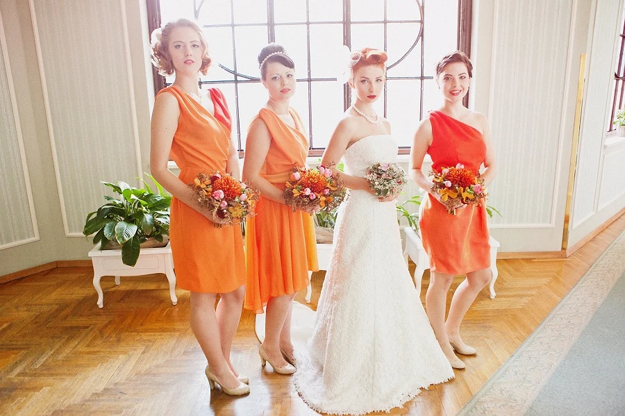 Realizacja: abcslubu.pl i Memory Makers Suknia ślubna: Annais Bridal Sukienki dla druhen: Atelier Ambris Garnitur: R. Dziekoński Mistrz Krawiectwa Koszula i mucha: Seidensticker Buty: FEJKIEL; Follow me Biżuteria: APART 