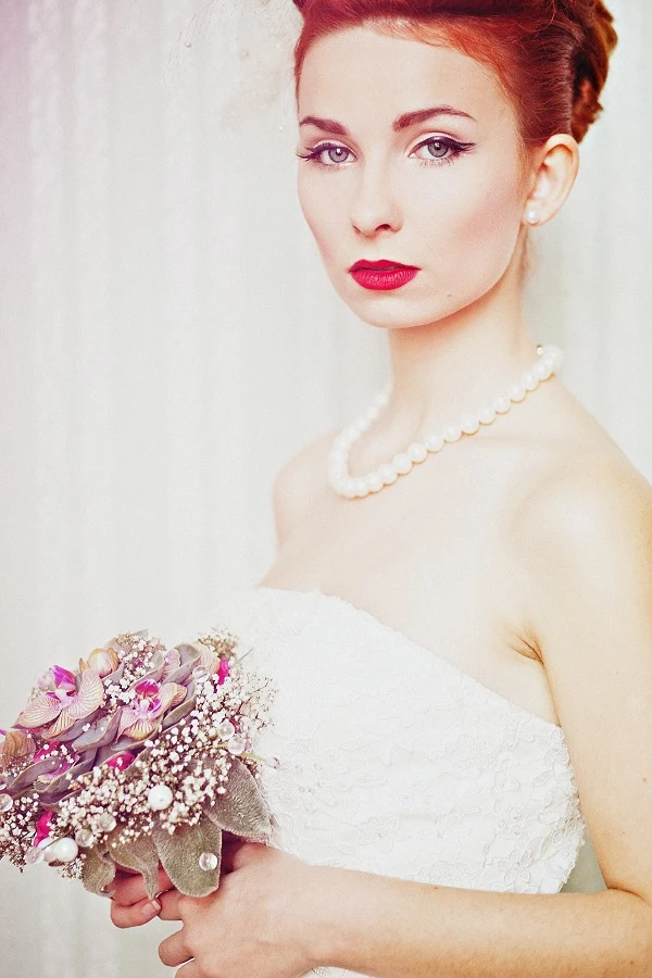 Realizacja: abcslubu.pl i Memory Makers Suknia ślubna: Annais Bridal Sukienki dla druhen: Atelier Ambris Garnitur: R. Dziekoński Mistrz Krawiectwa Koszula i mucha: Seidensticker Buty: FEJKIEL; Follow me Biżuteria: APART 
