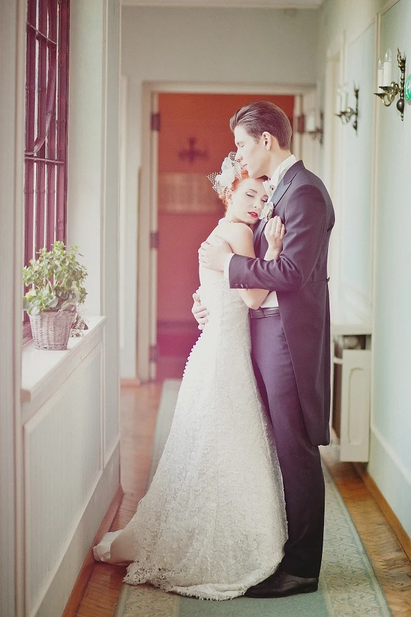 Realizacja: abcslubu.pl i Memory Makers Suknia ślubna: Annais Bridal Sukienki dla druhen: Atelier Ambris Garnitur: R. Dziekoński Mistrz Krawiectwa Koszula i mucha: Seidensticker Buty: FEJKIEL; Follow me Biżuteria: APART 