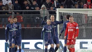 Zlatan Ibrahimović i jego koledzy podczas meczu z Valenciennes