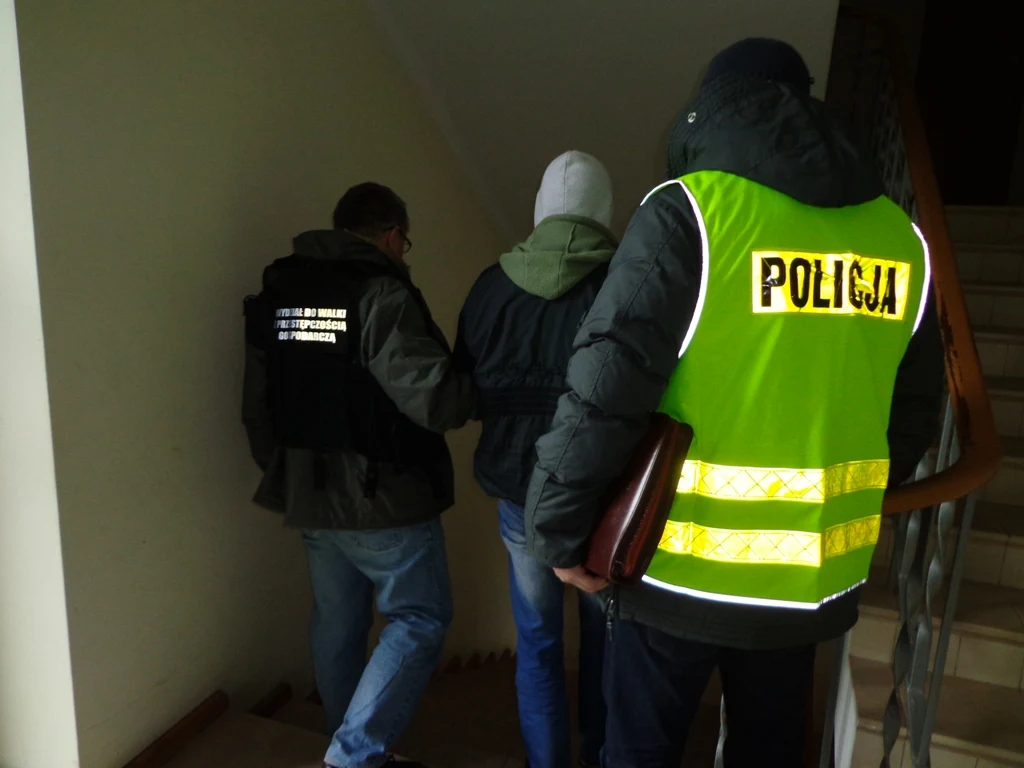 Policja rozbiła grupę podrabiającą kosmetyki i chemię