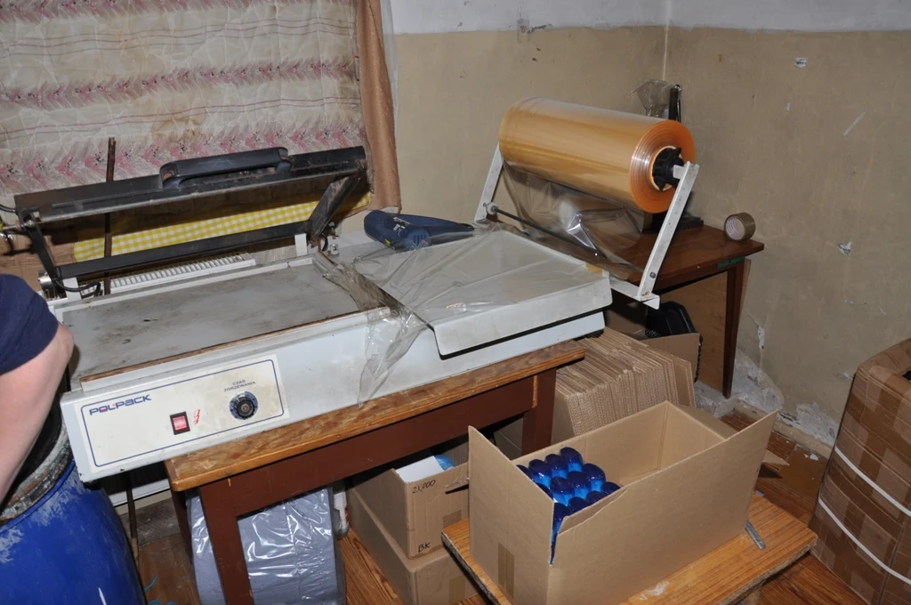 Policja rozbiła grupę podrabiającą kosmetyki i chemię