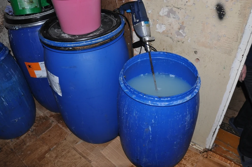 Policja rozbiła grupę podrabiającą kosmetyki i chemię