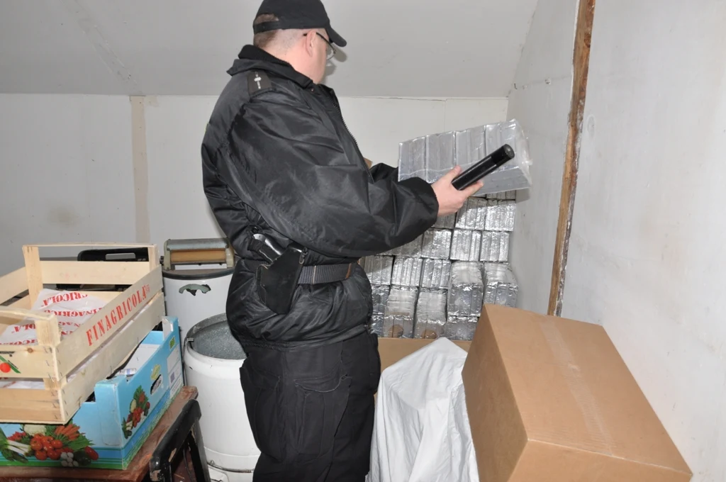 Policja rozbiła grupę podrabiającą kosmetyki i chemię