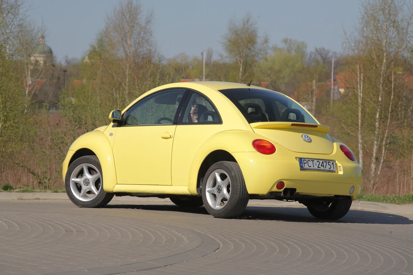 New Beetle dość luźno nawiązuje kształtami do klasyki. W 2011 r. zadebiutował następca: Beetle.