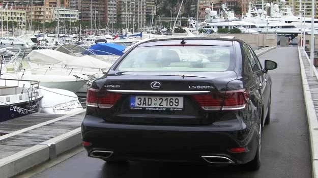 Lexus LS 600h L