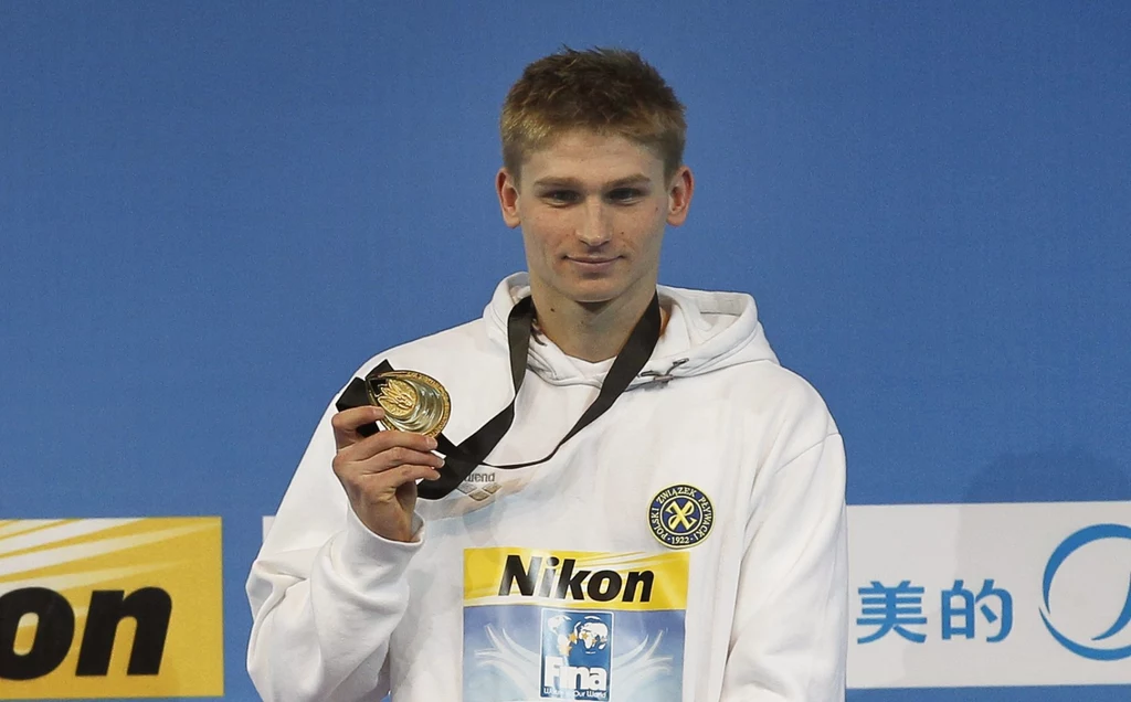 Czasem 1.48,48 ustanowił rekord Polski. Słynnego Amerykanina Ryana Lochtego pokonał o zaledwie 0,02 s.