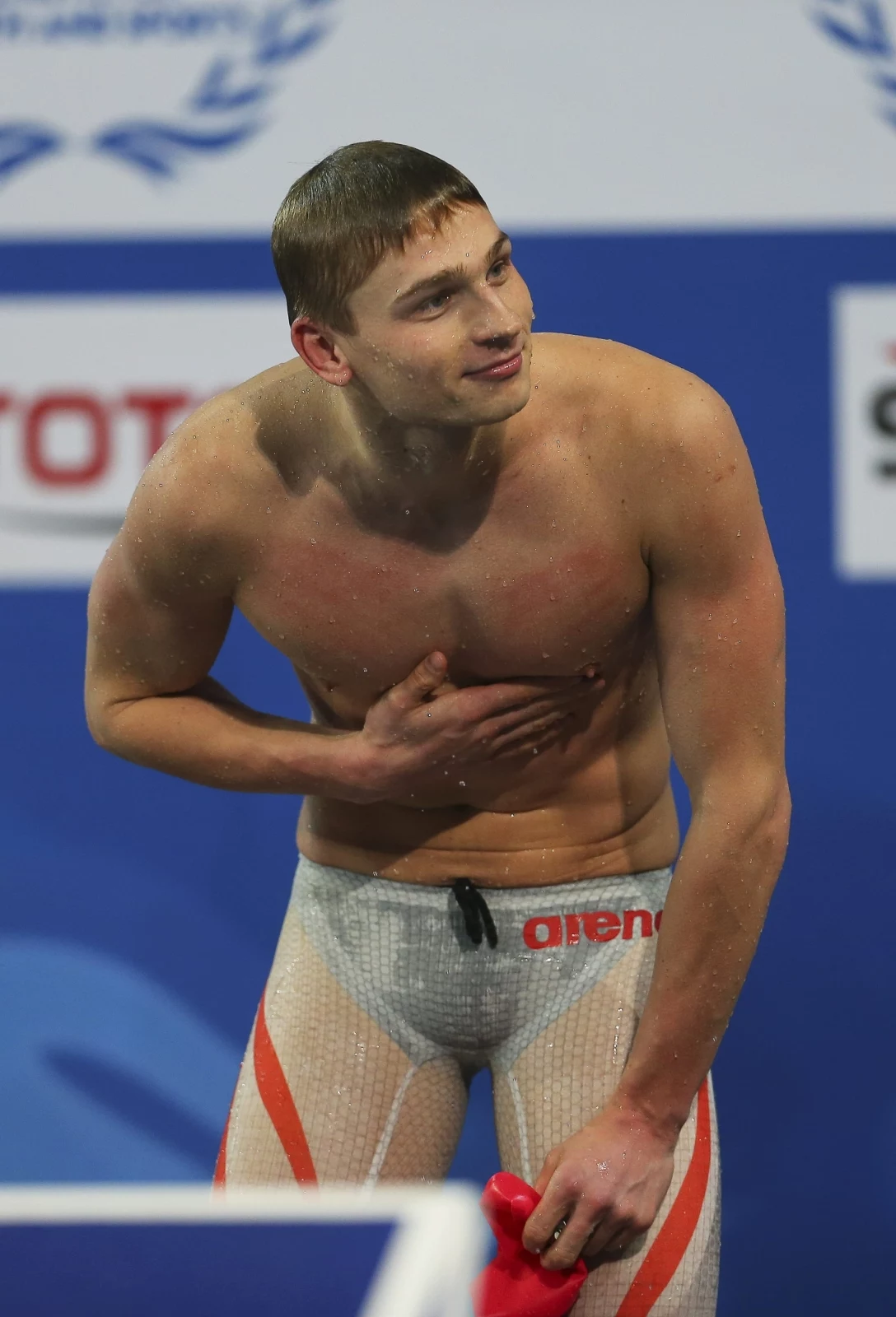 Czasem 1.48,48 ustanowił rekord Polski. Słynnego Amerykanina Ryana Lochtego pokonał o zaledwie 0,02 s.