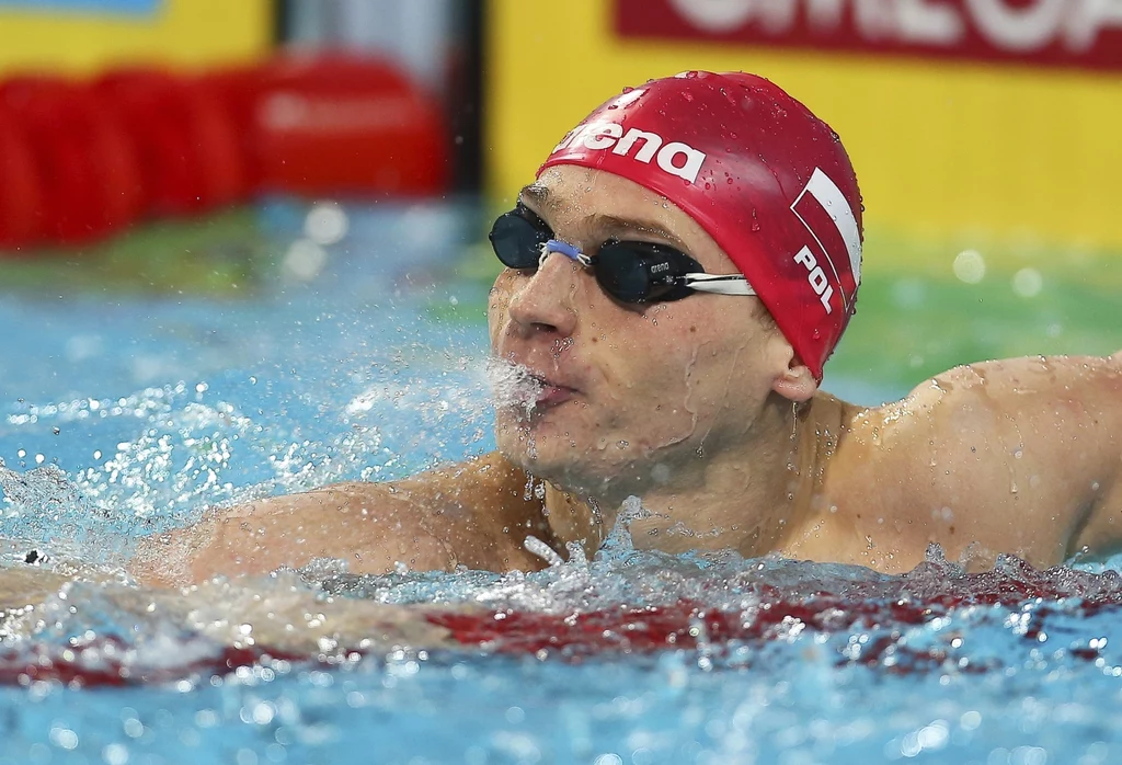 Czasem 1.48,48 ustanowił rekord Polski. Słynnego Amerykanina Ryana Lochtego pokonał o zaledwie 0,02 s.