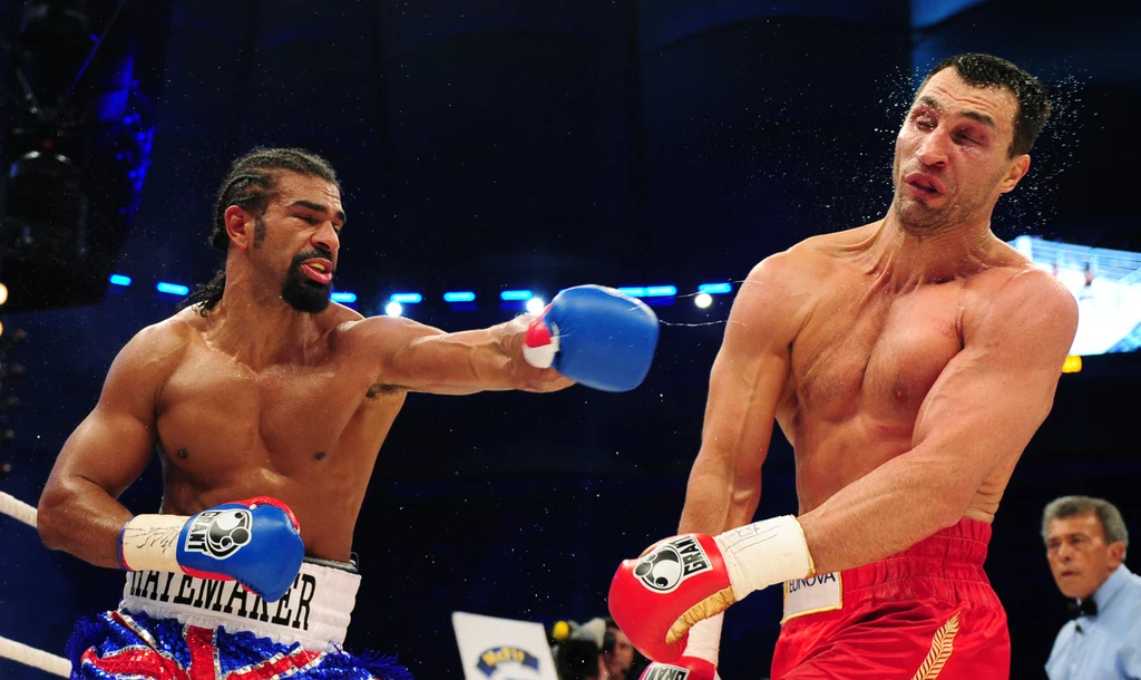 David Haye (z lewej) w starciu z Władymirem Kliczką