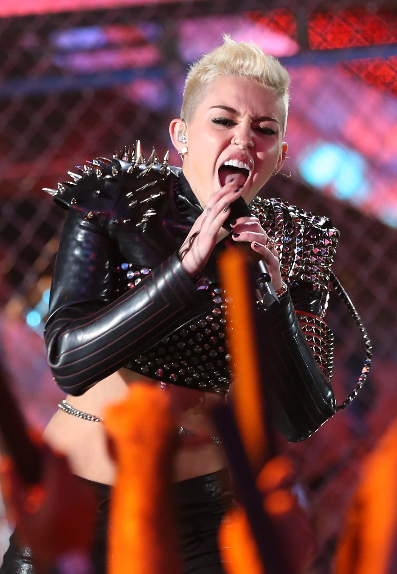 Miley Cyrus na scenie podcza gali "VH1 Divas 2012" Miley Cyrus na scenie podcza gali "VH1 Divas 2012"