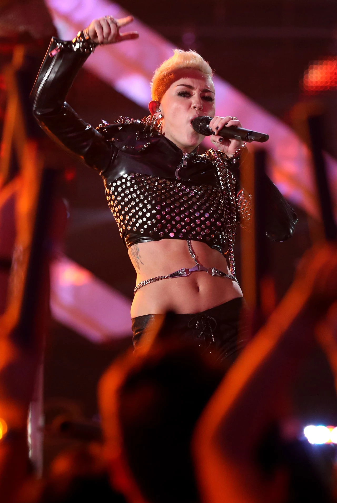 Miley Cyrus na scenie podcza gali "VH1 Divas 2012" Miley Cyrus na scenie podcza gali "VH1 Divas 2012"